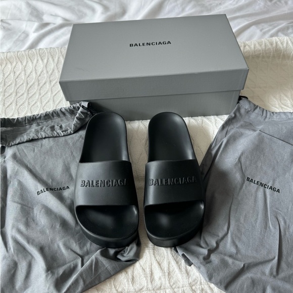 Balenciaga WOMEN'S CHUNKY SLIDE SANDAL IN BLACK - Picture 1 of 7